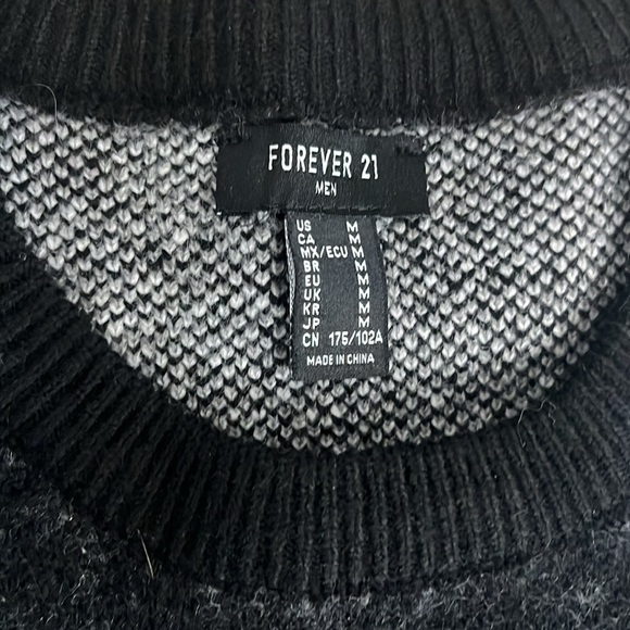 Forever 21 Men’s Black and White Sweater Paisley Print Size Medium Long Sleeve - Picture 5 of 8